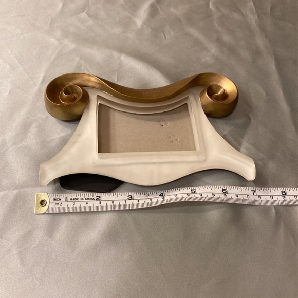 Picture Photo Frame 2”x3” Metallic Gold Tone and Opaque White Plastic With Glass - Picture 6 of 7